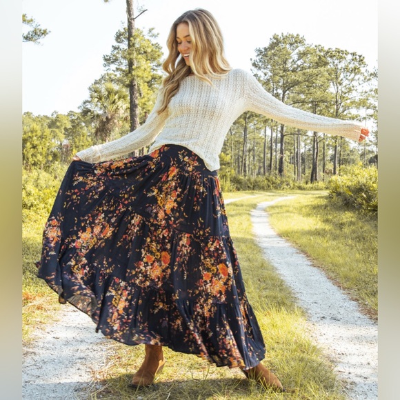 NATURAL LIFE Dresses & Skirts - NATURAL LIFE Hanna Convertible Maxi Skirt—navy red bouquets Women’s SIZE LARGE